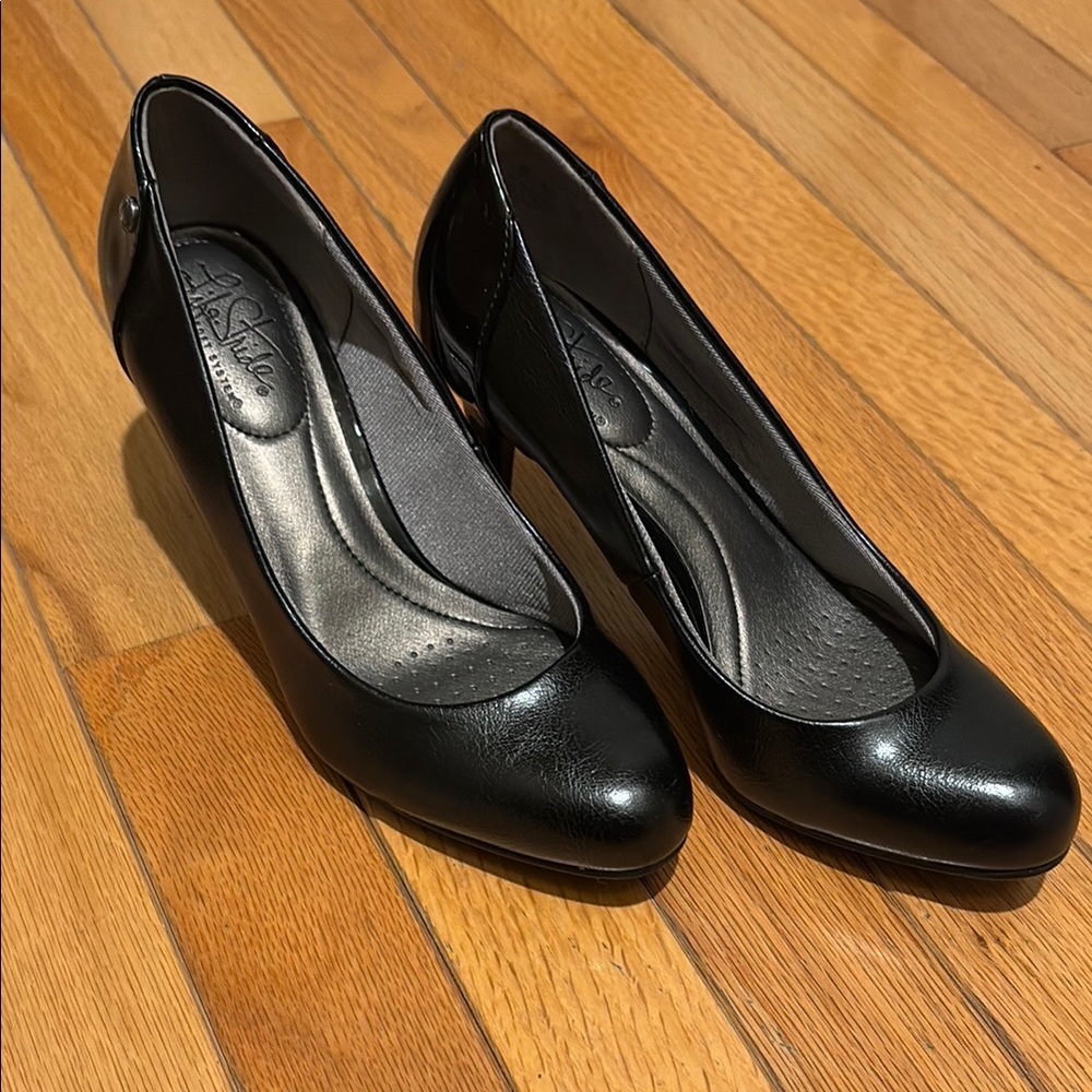 Life Stride Black Pumps